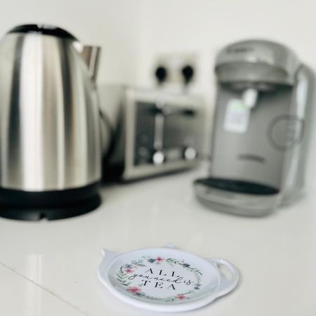 Fully Equipped One Bedroom Apartment Near Old Trafford Stadium! Манчестер Экстерьер фото