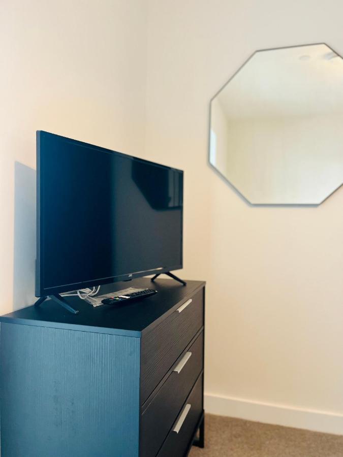 Fully Equipped One Bedroom Apartment Near Old Trafford Stadium! Манчестер Экстерьер фото