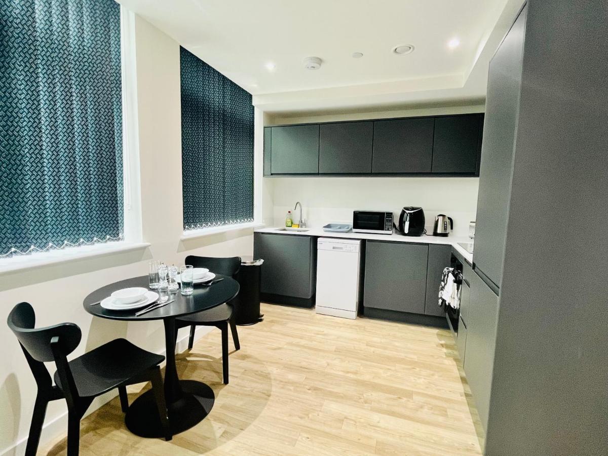 Fully Equipped One Bedroom Apartment Near Old Trafford Stadium! Манчестер Экстерьер фото