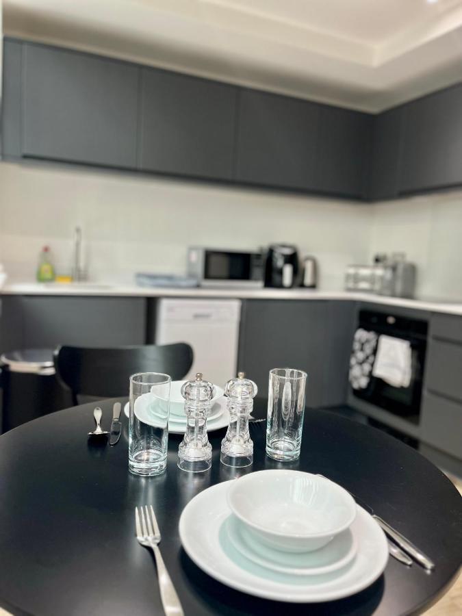Fully Equipped One Bedroom Apartment Near Old Trafford Stadium! Манчестер Экстерьер фото