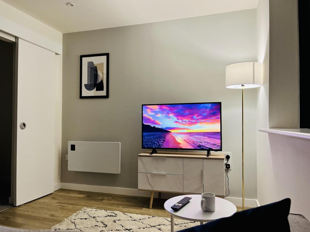 Fully Equipped One Bedroom Apartment Near Old Trafford Stadium! Манчестер Экстерьер фото