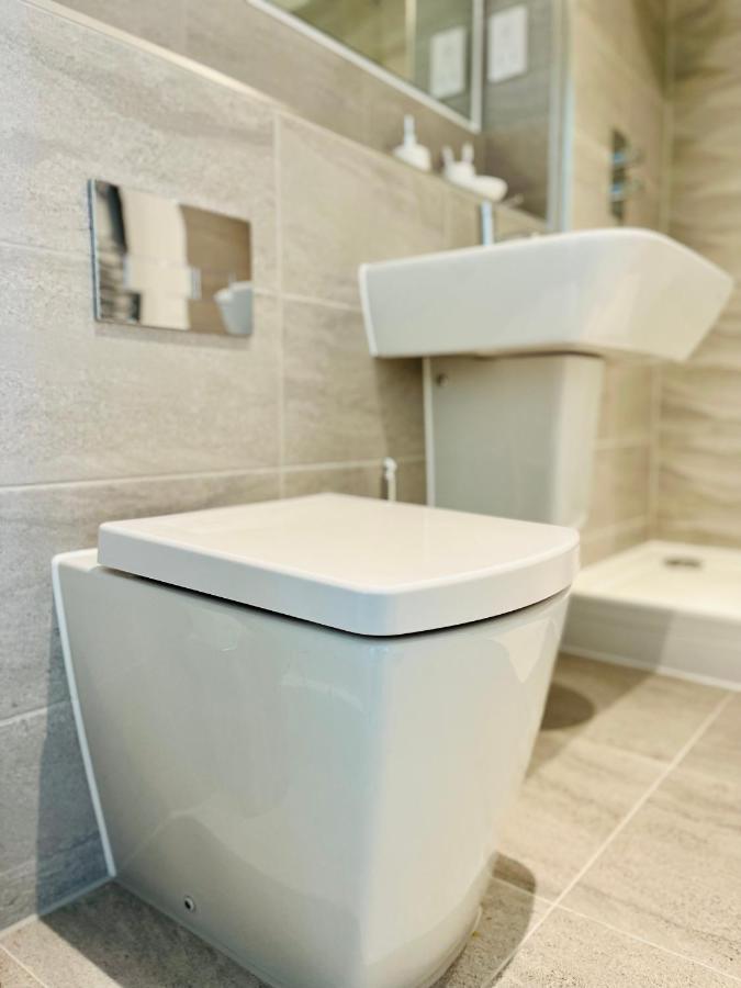 Fully Equipped One Bedroom Apartment Near Old Trafford Stadium! Манчестер Экстерьер фото